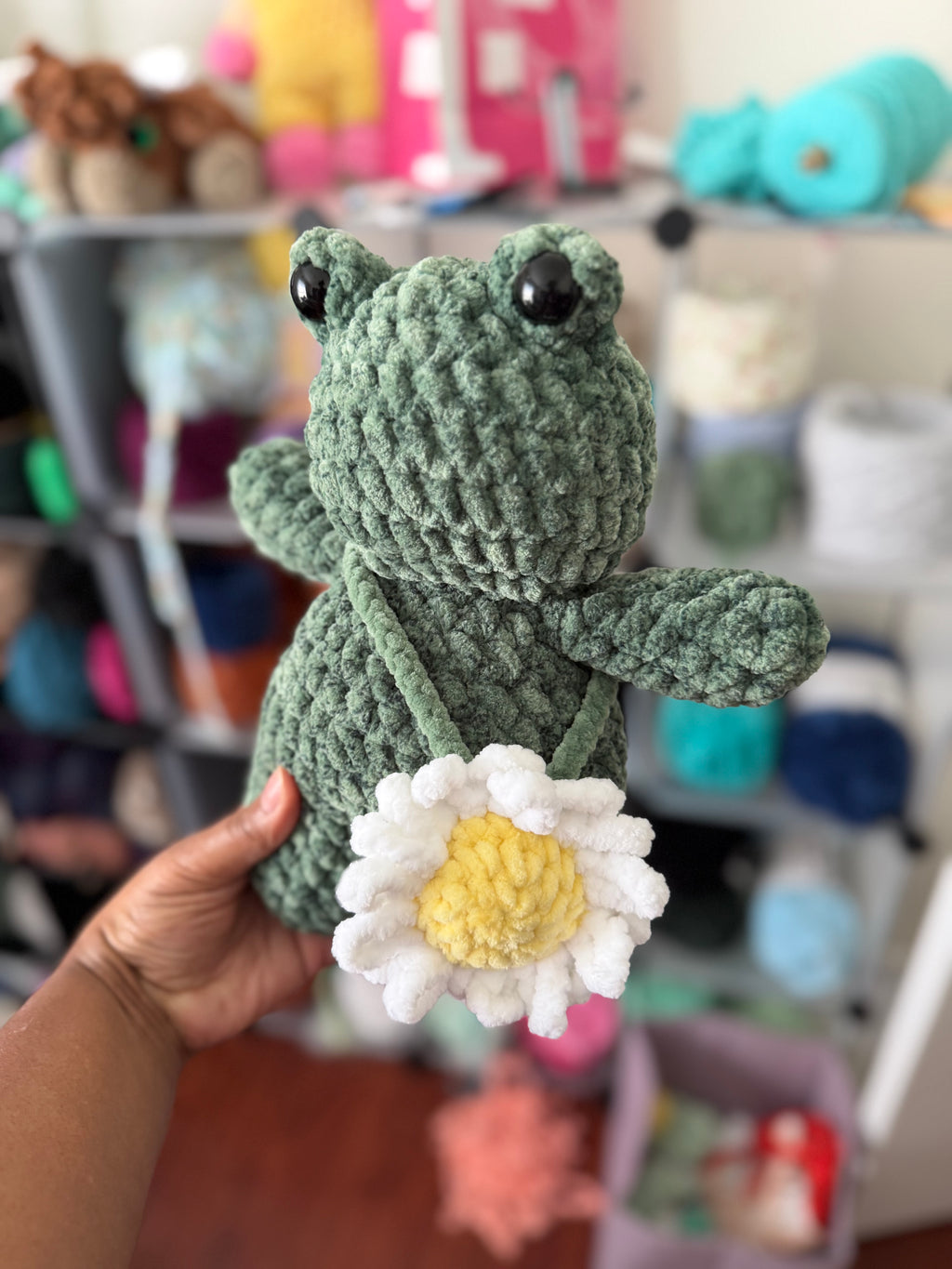 Green frog with daisy purse