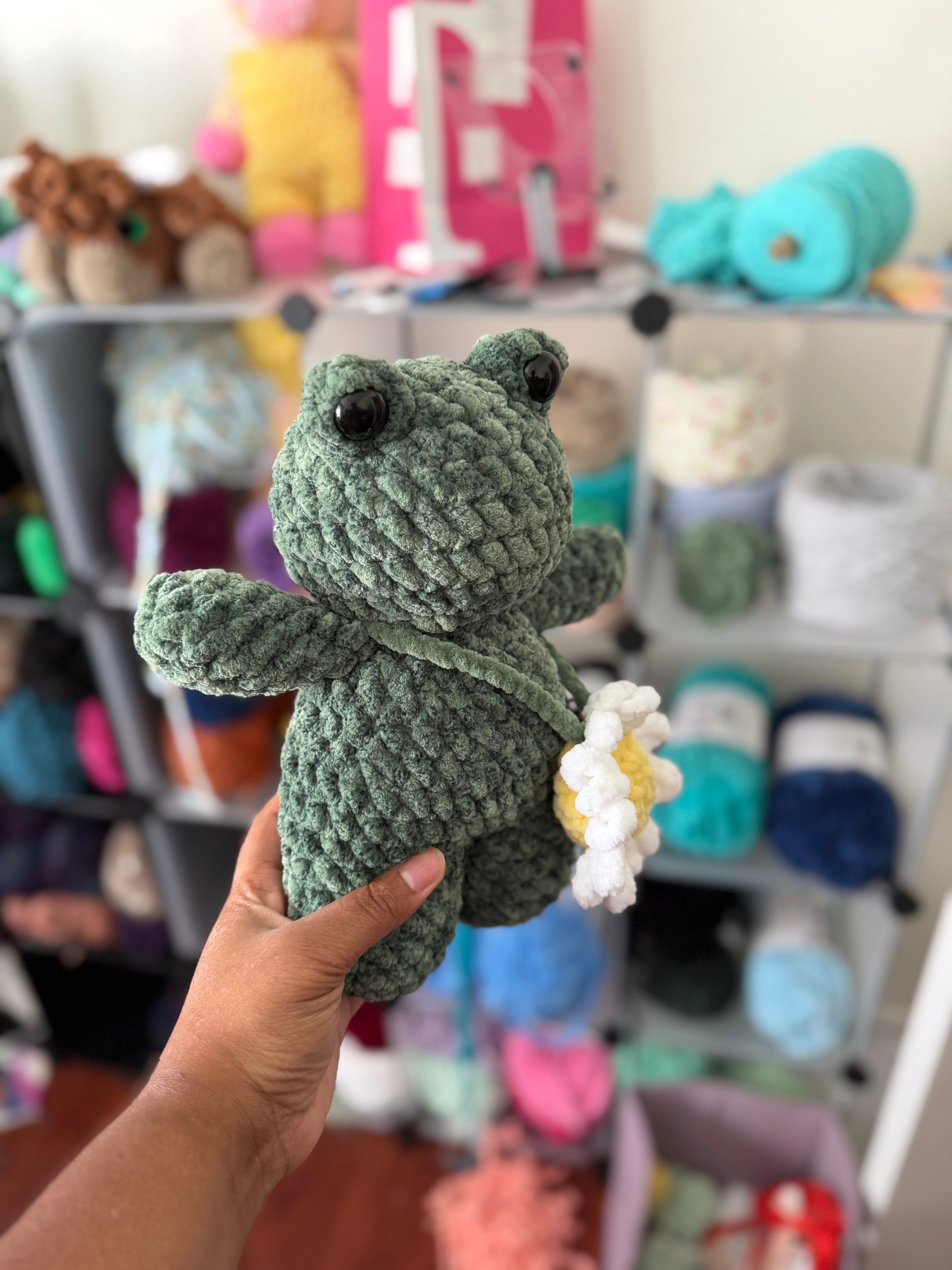 Green frog with daisy purse